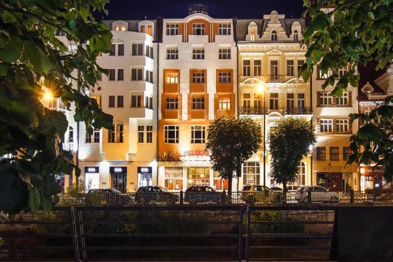 Dvorak & Wellness Hotel